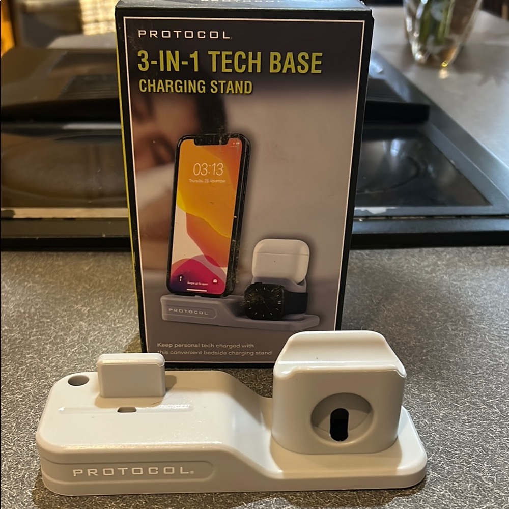 White 3-in-1 Tech Base Charging Stand